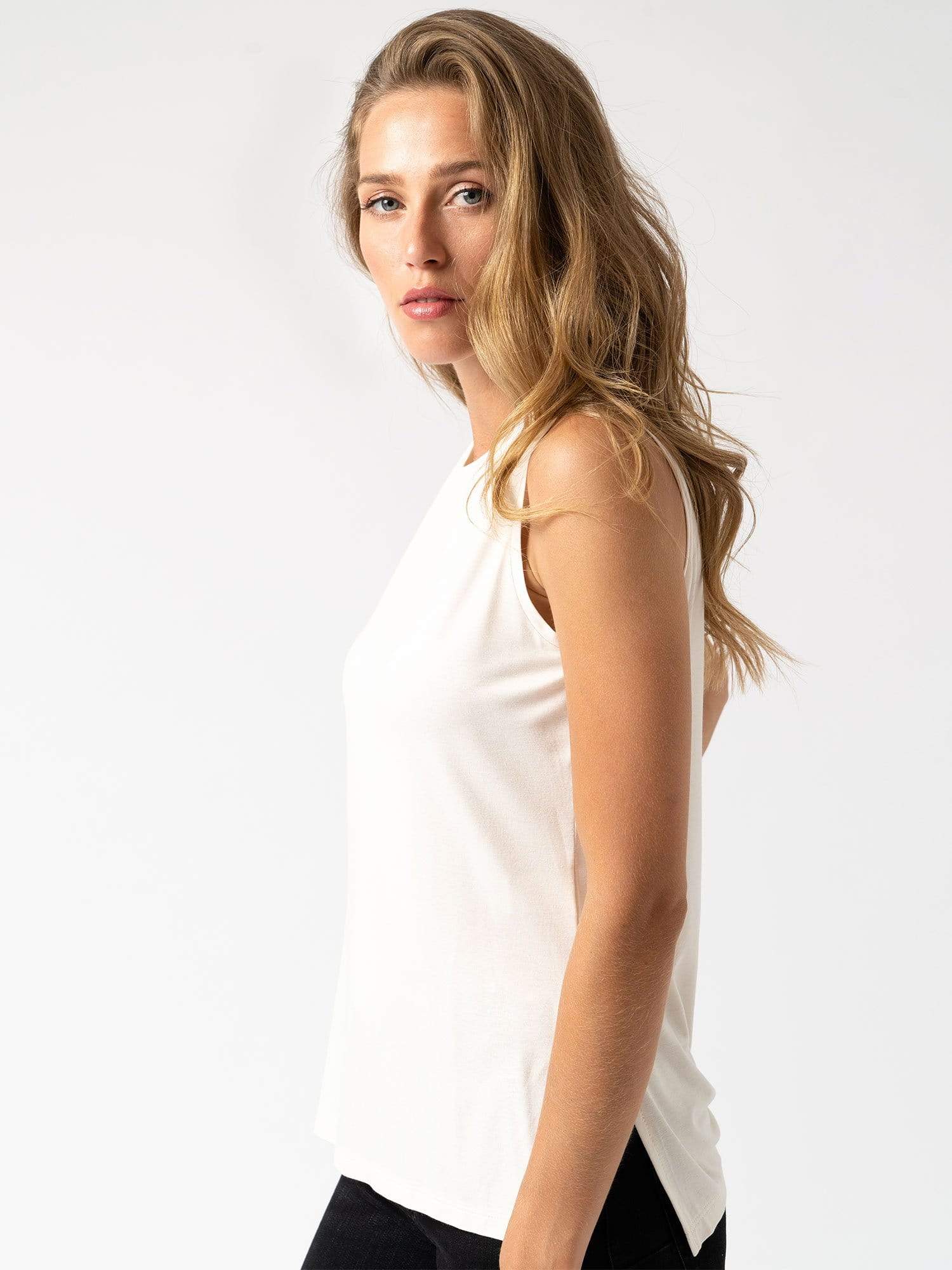 Women's Sleeveless Summer Tank Cream Cotton | Saint and Sofia® Europe